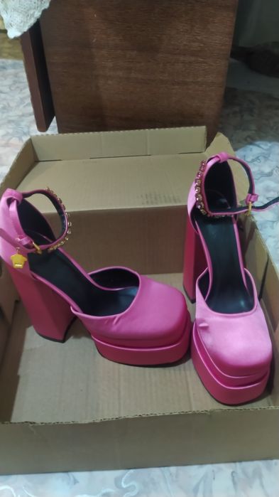 Туфли розовые на высоком каблуке