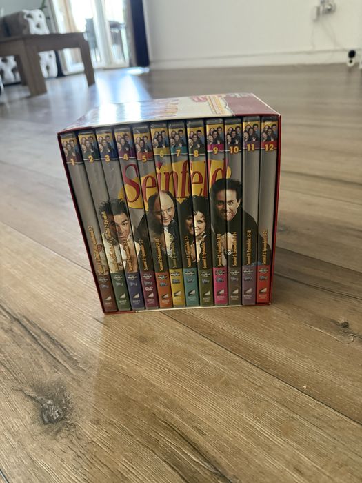 Vand colectie blu ray si dvd plus player blu ray Lg bonus !