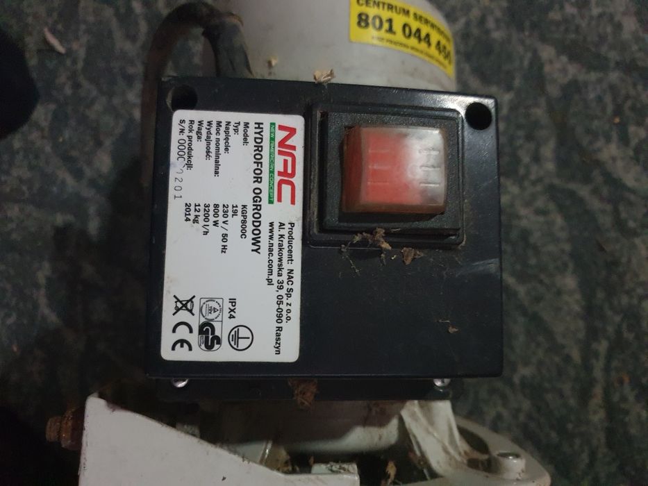 Водна помпа Хидрофор работеща.