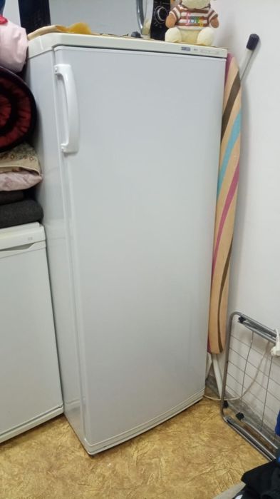 Продам морозильник