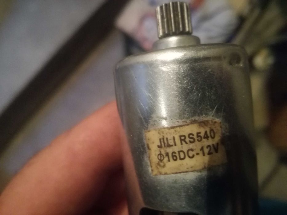 Продавам Ел.Моторче за вентилатор за автомобил на 12v