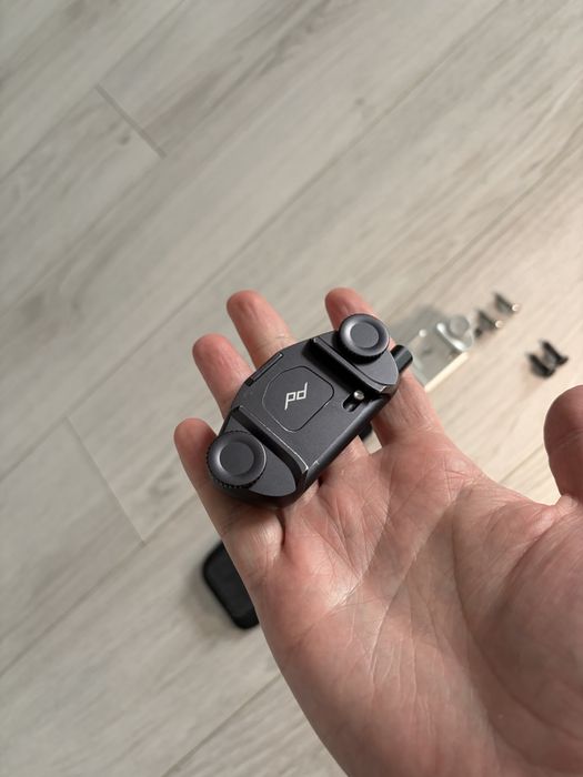 Peak Design Capture v3 cu Placuta cu Eliberare Rapida