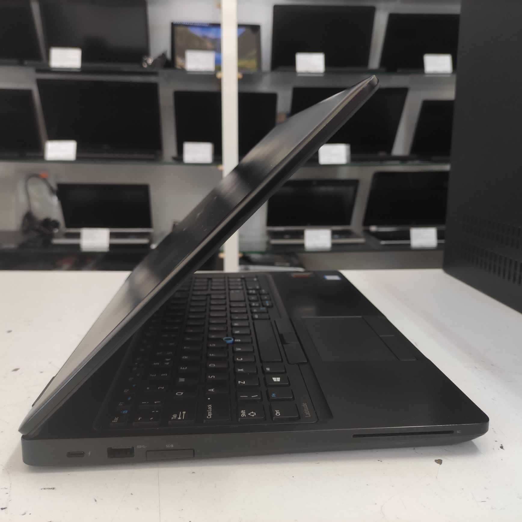 Лаптоп DELL Latitude 5590 i5-8Gen - Бургас ТЕРПОТЕХ