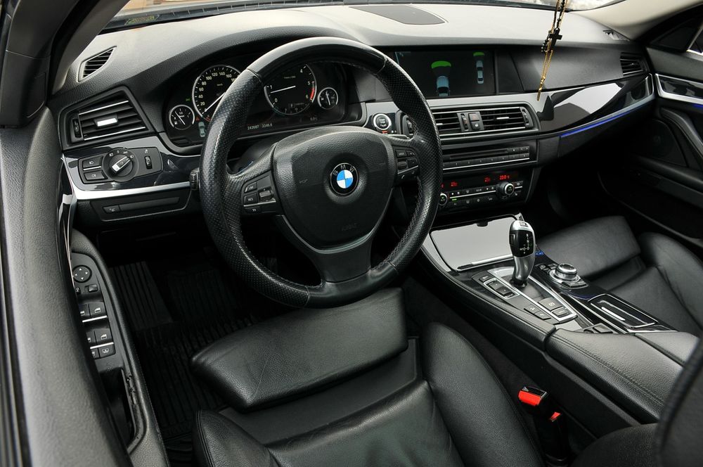 BMW 530 XDRIVE  2012