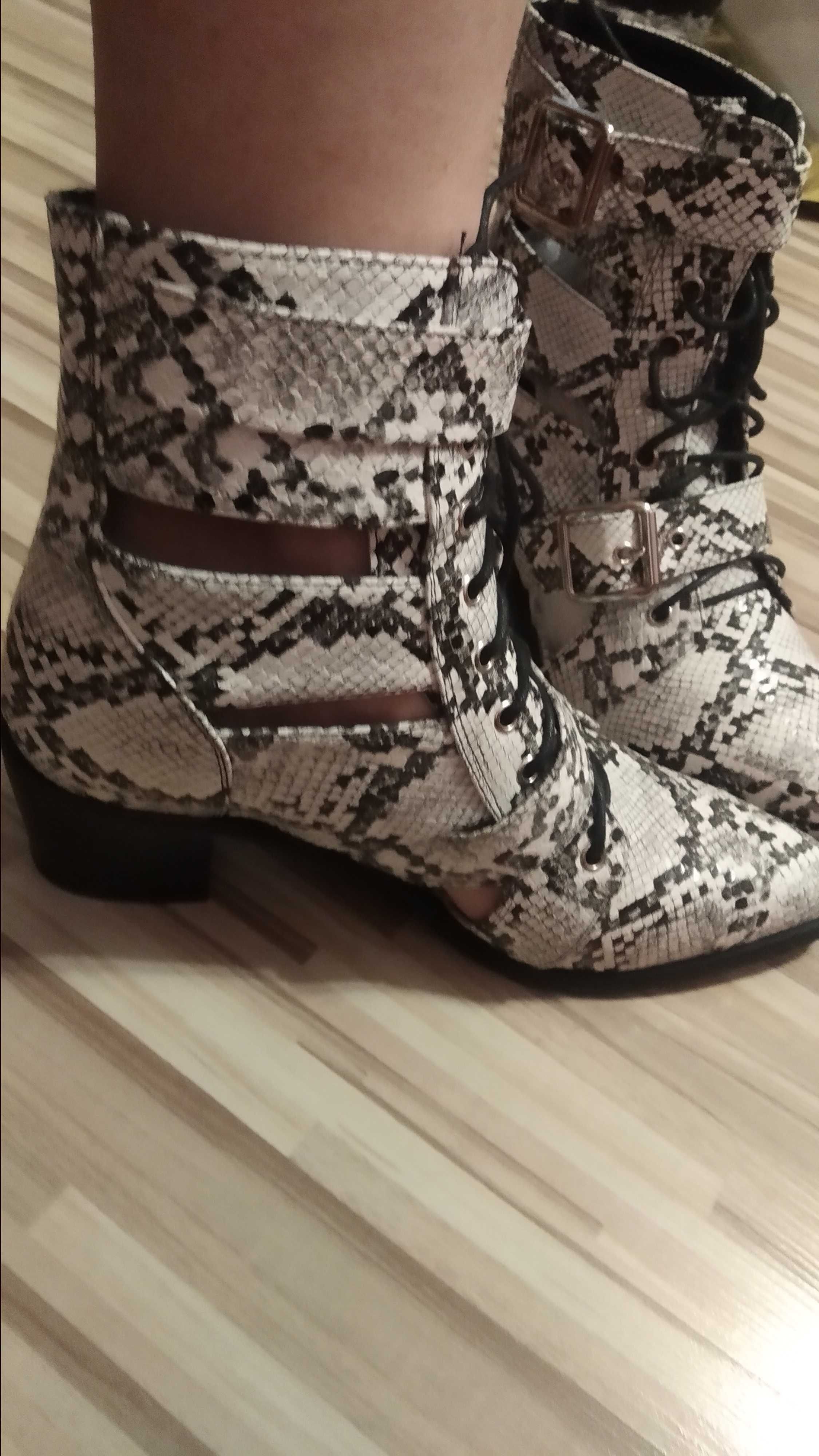 Botine marime 39