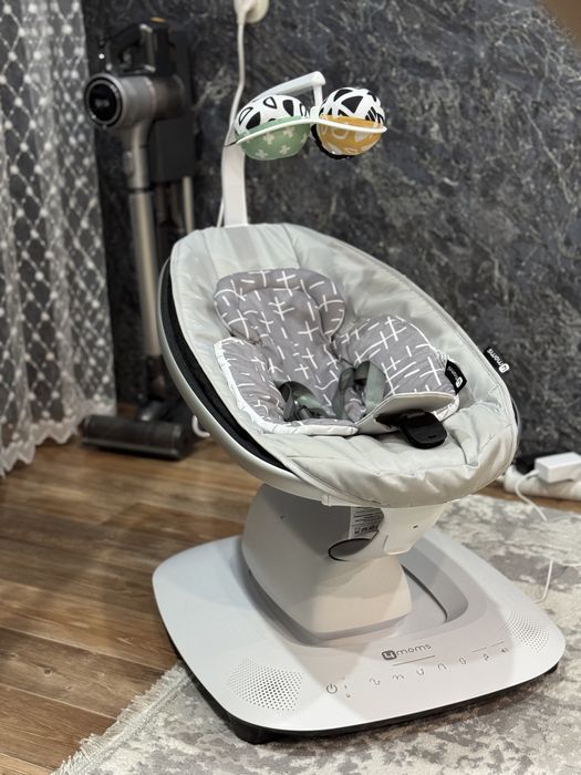 Продам качелю 4Moms MamaRoo5