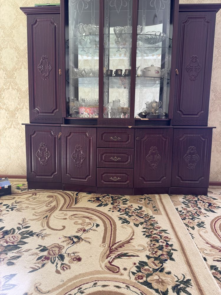 сервант продайутса