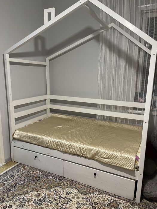 Продам кровать натуральное дерево Икеа