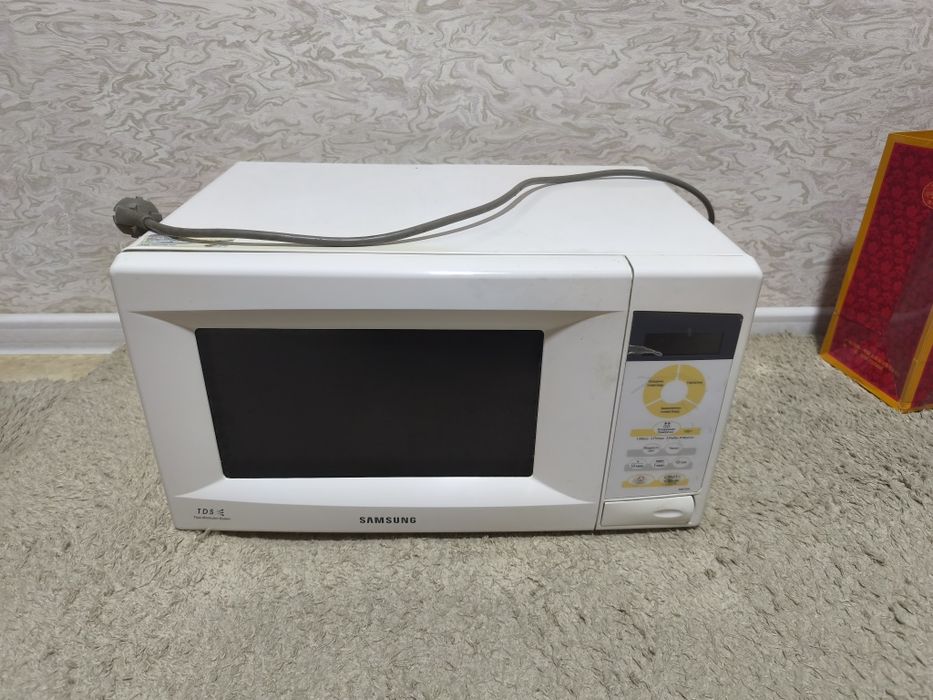 Mikrotoʻlqinli pech. Микроволновая печь