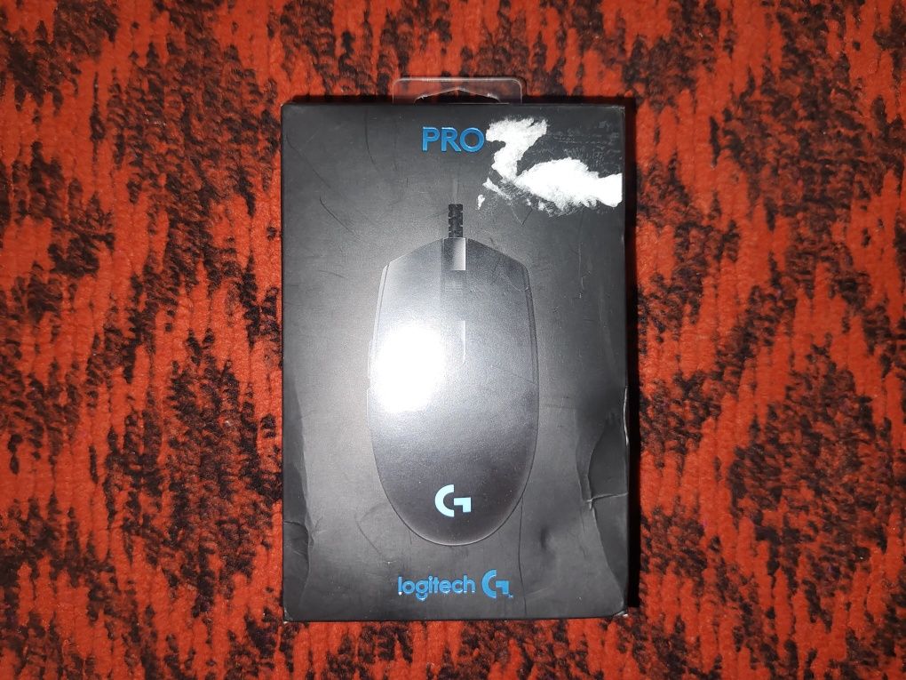 Срочно продам новую игровую мышь Logitech G Pro Hero за 15 000тенге.