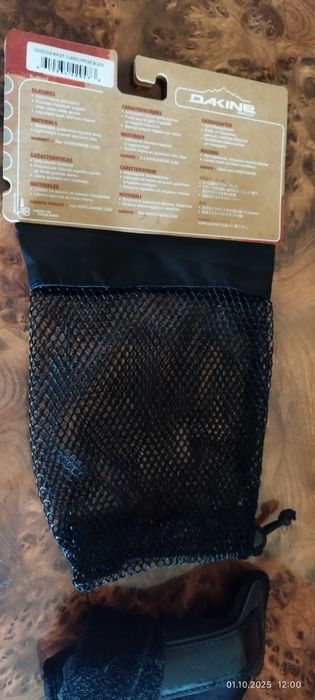 Dakine протектор за китка