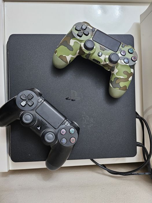 Ps4 slim 1 tb + 2 джойстика