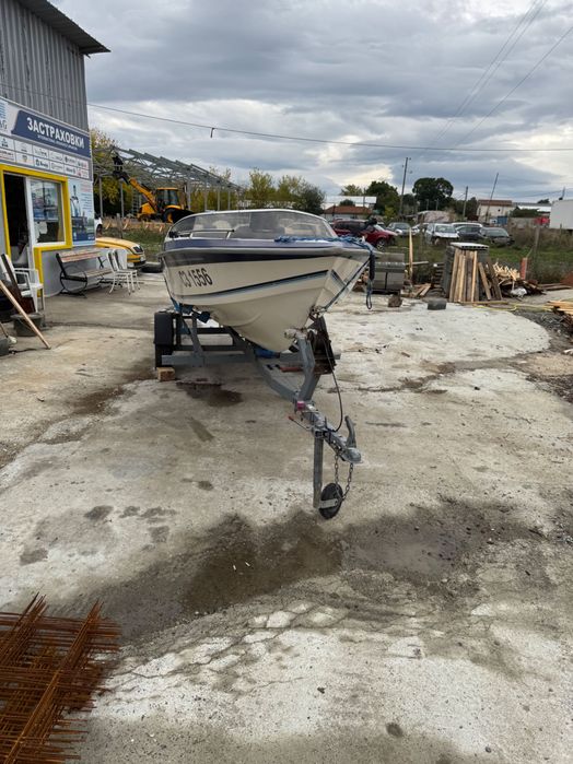 Моторна лодка picton