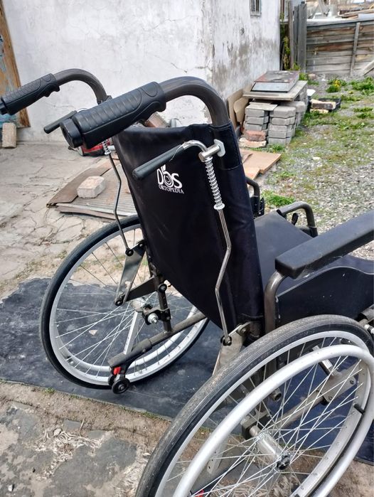 Продам инвалидовную коляску