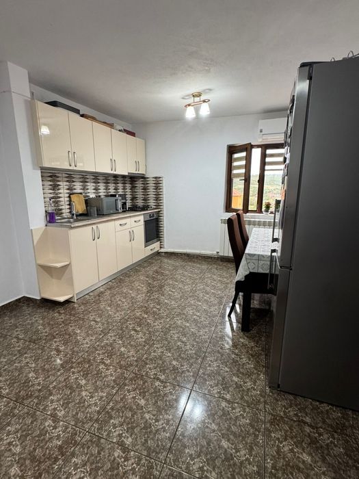 Vând apartament cu 2 camere decomandat