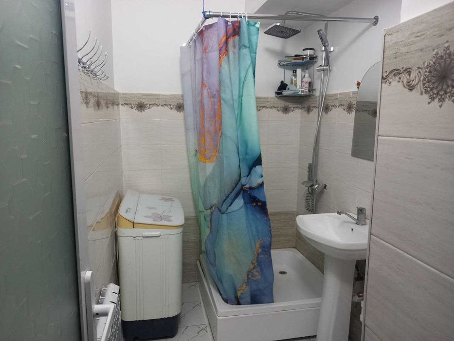 Андижон ш, қўшариқ 4 уй
7 этажли дўм, 1 этаж, 3 хона 74 кв сотилади