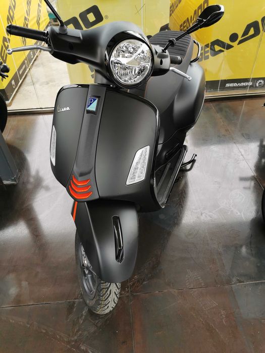 Scuter Vespa GTS Super Sport 2024
