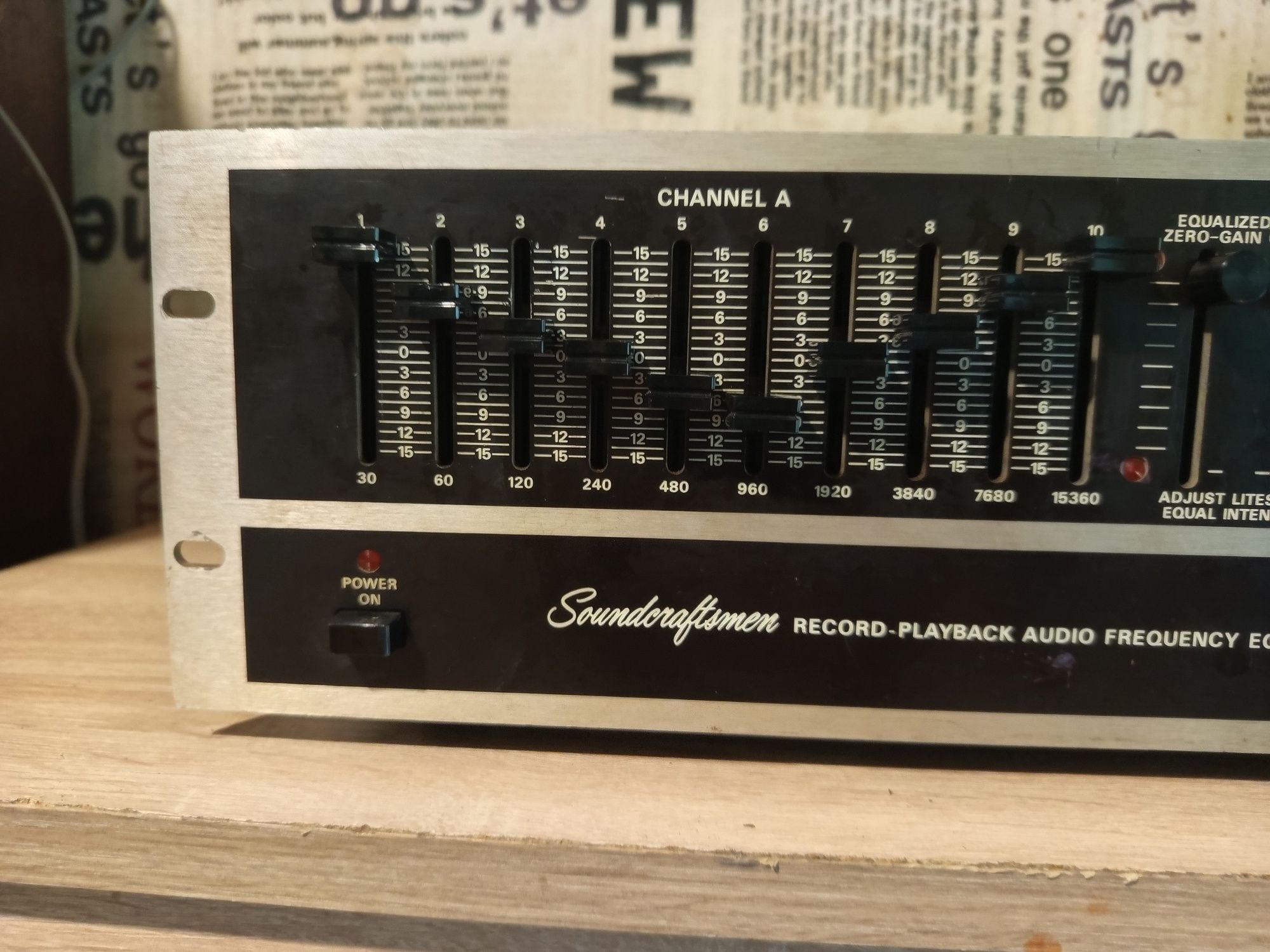 Еквалайзер "Soundcraftsmen"RP 2215R