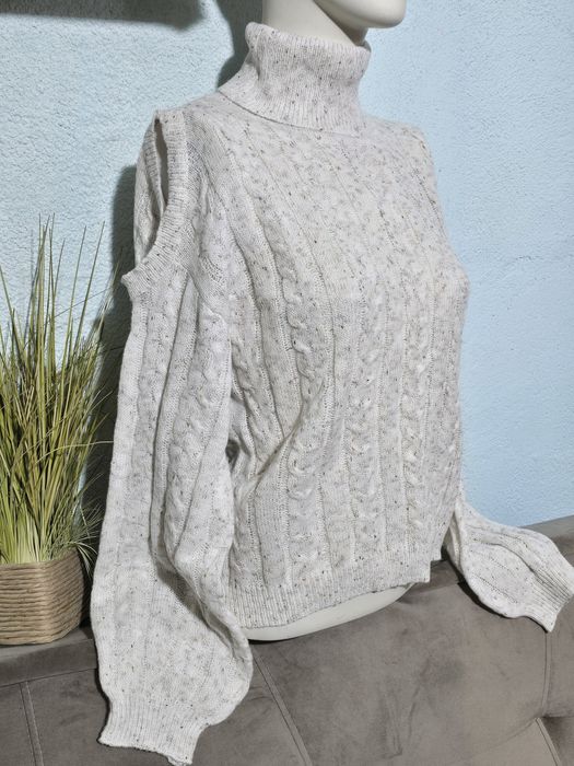 Plovar dama cu decupaje pe umeri