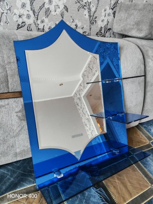 Продам зеркало! В хорошем состоянии.