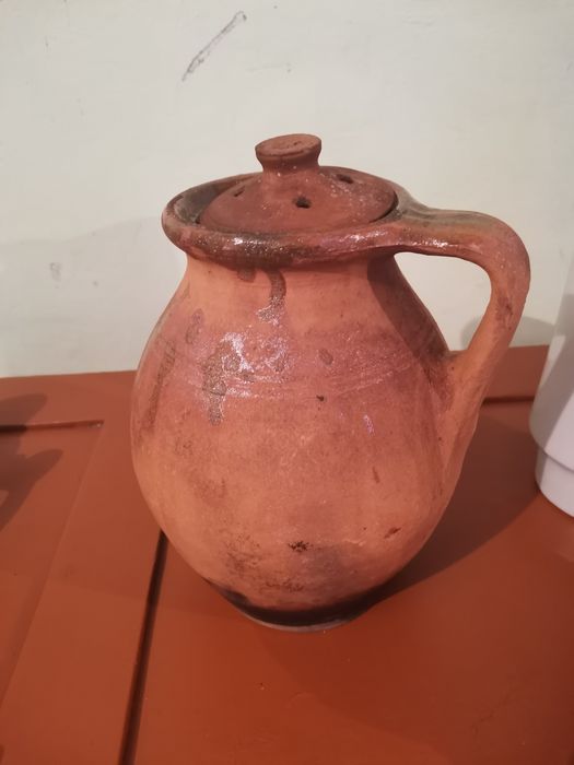 Битови неща, вази, свещник, солнички