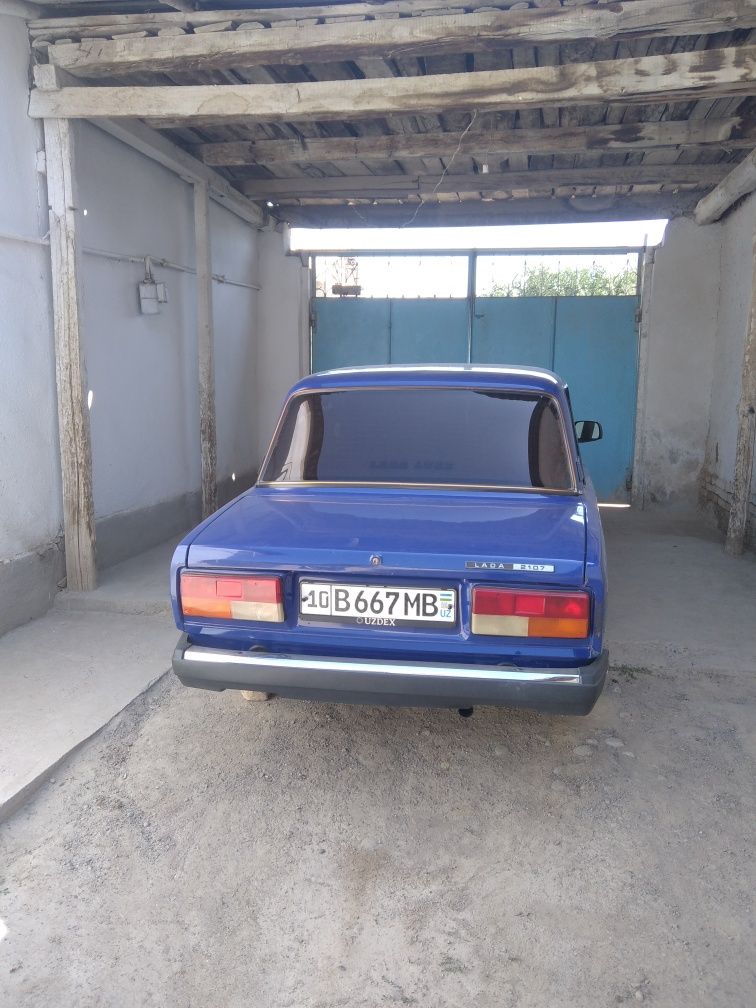 Vaz 2107 sotiladi