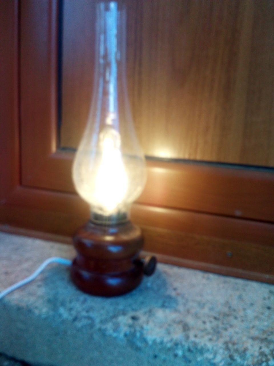 Нощна лампа от дърво -газена лампа