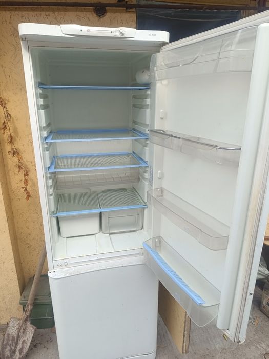 Холодильник рабочий