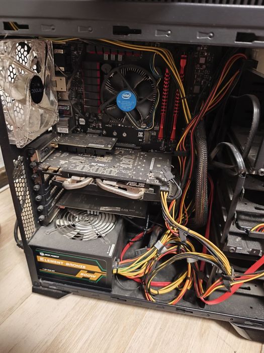 Calculator ,Intel I 5 ,512 rami ,8 GB rami,placa video separată!