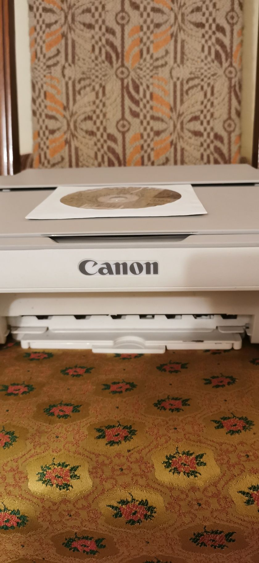 Vând imprimanta Canon.