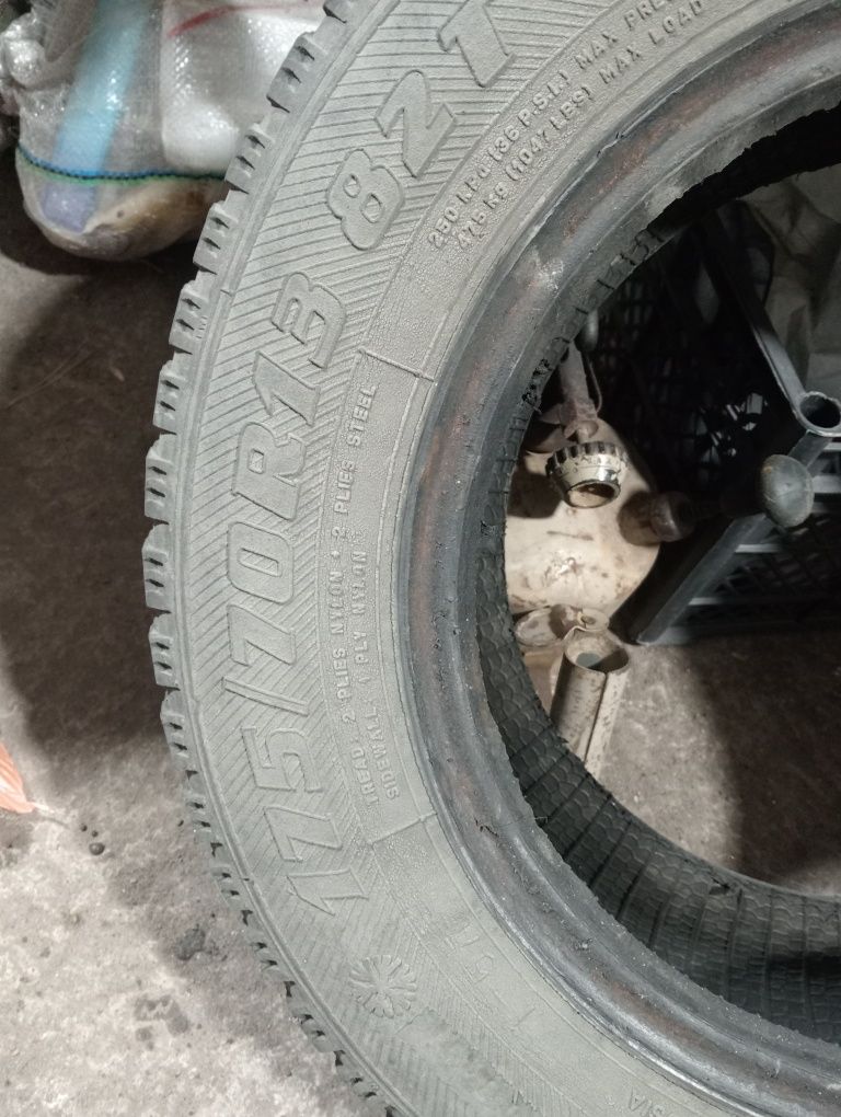 Продам зимние шины,