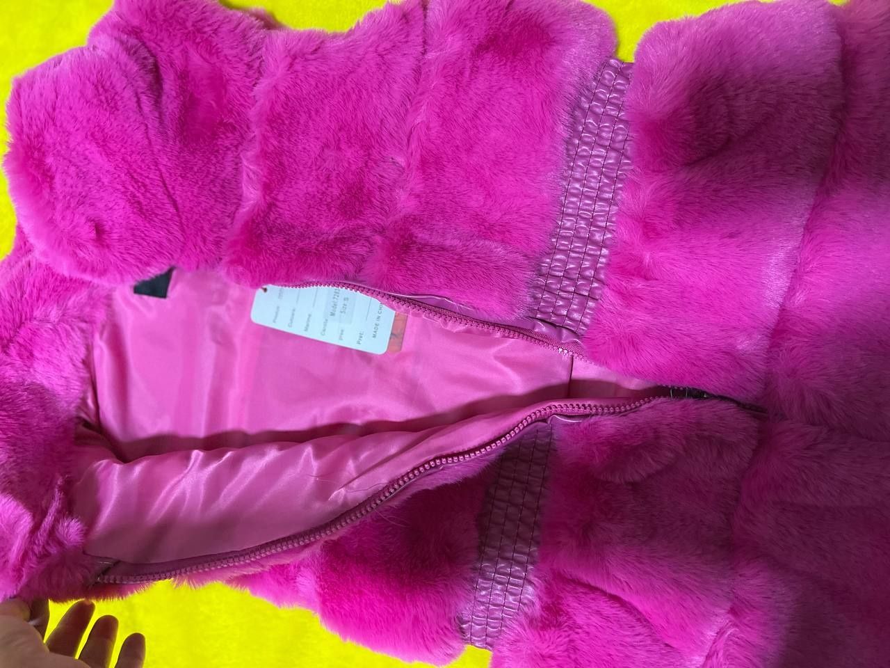 Vesta din blană 
M Xl 

Preț 60
