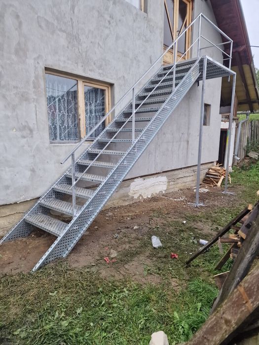 Scari metalice galvanizate