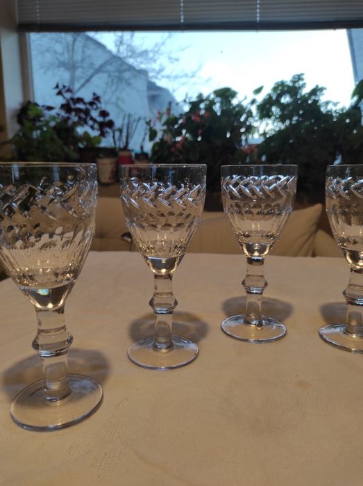 Кристален сервиз за вино