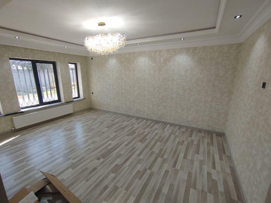 Янги курилган уй сотилади 2сотих 7хона Зангиотада