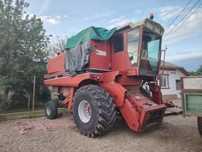 Vând Combina case ih 1460 / heder de grâu și de porumb