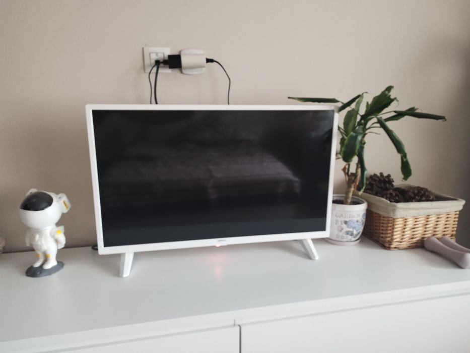 Телевизор 32 инча бял