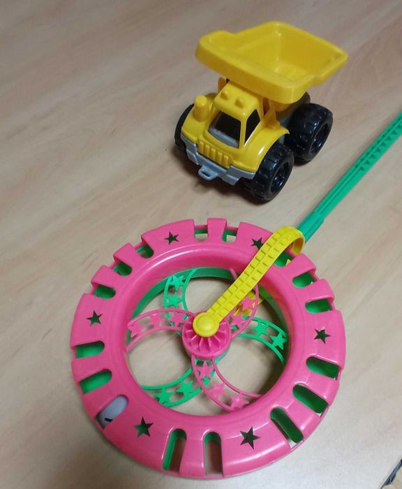 Детски играчки багер, камион, бебешко колелце за търкаляне