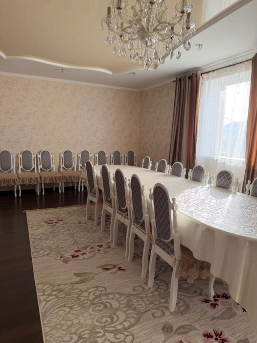 Стол со стульями