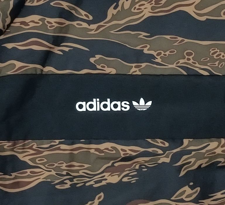 Adidas Originals Camouflage Windbreaker Jacket оригинално яке M Адидас