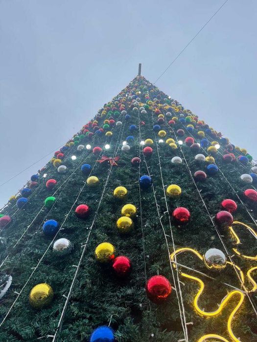 Установка новогодних ёлок || Yangi yil archasini o'rnatish