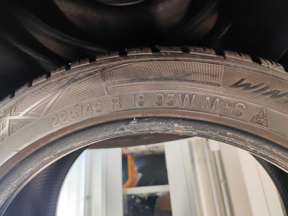 2бр.зимни гуми 225/45/18 Vredestein