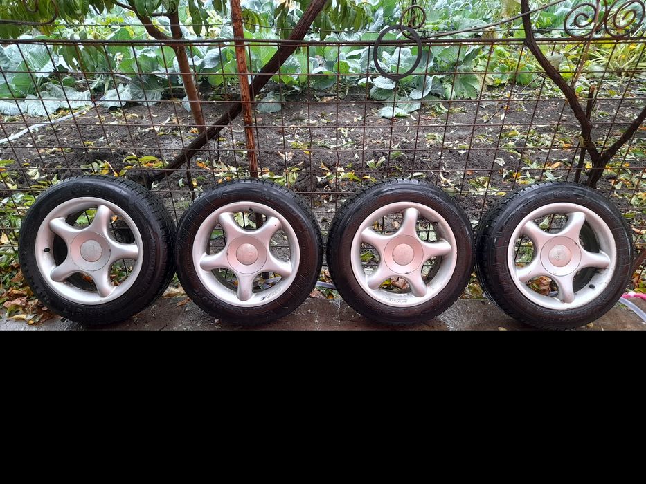 Vând roți în 5 găuri pe Alfa Romeo au fost.