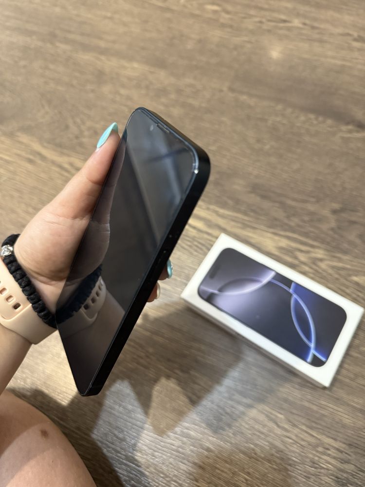iPhone 13 черен и син