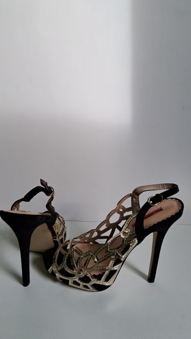 Елегантни сандали