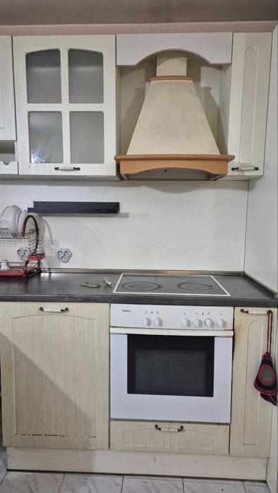 Сет Кухня с включени шкафове, плот, място за миалня, печка, пералня,..