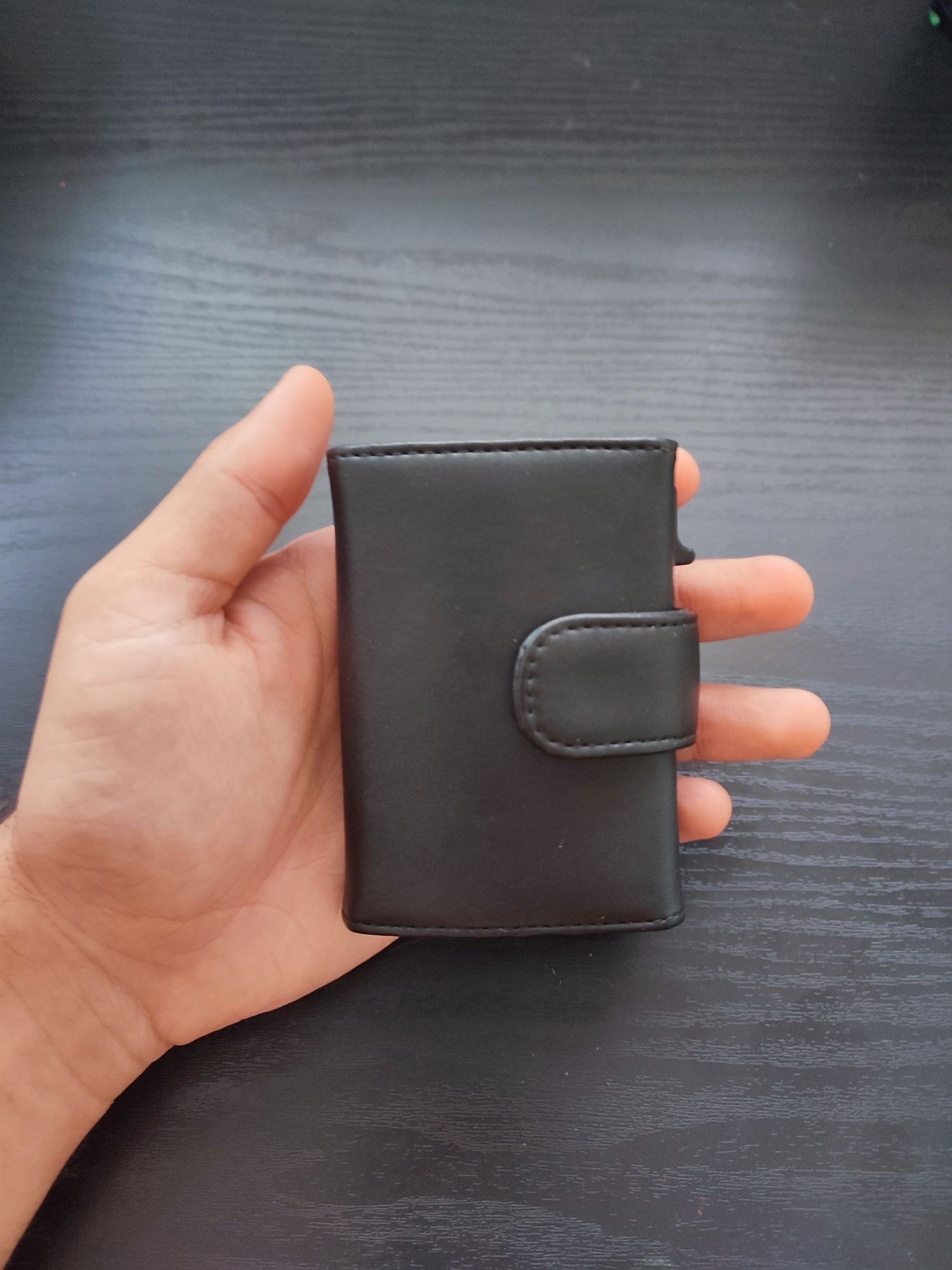 Portofel cu card holder inclus