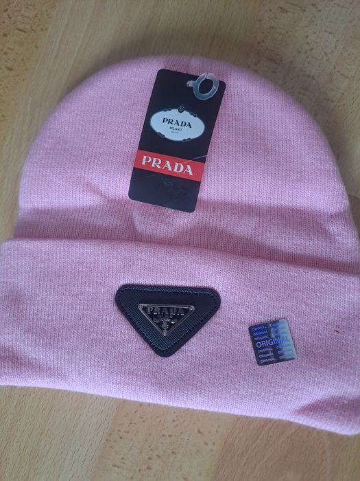 Caciulă Prada pentru Doamne și domnișoare