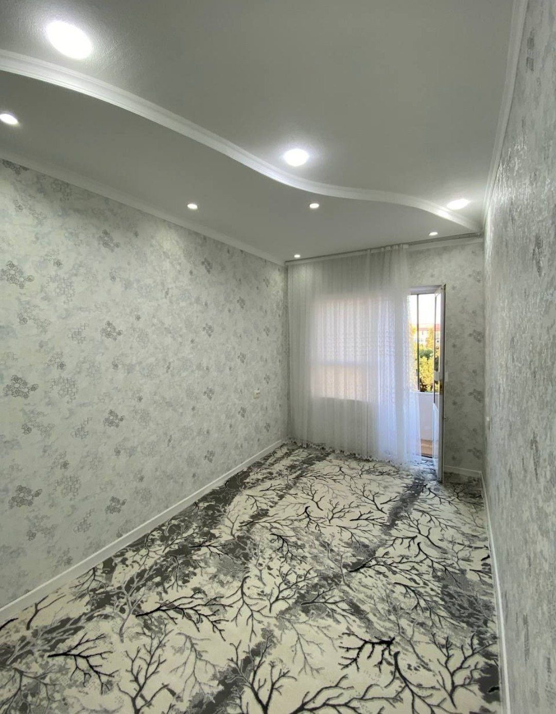 3-xonali 4-qavatda 85m² kvartira sotiladi.
4-qavatli g'ishtli dom.
Nar