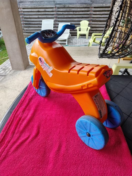 Vând bicicletă - motoretă plastic copii